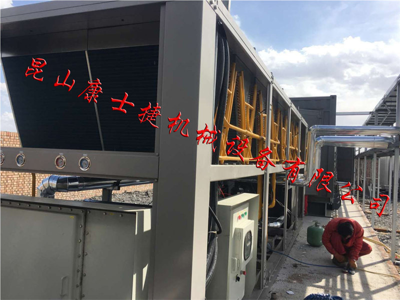 風(fēng)冷螺桿式冷水機組現場(chǎng)