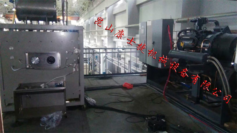 螺桿式低溫冷水機組現場(chǎng)