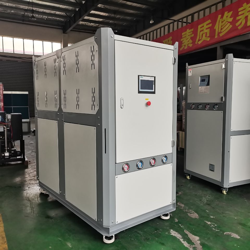 復疊式超低溫冷水機從有生產(chǎn)能力和使用案例的生產(chǎn)廠(chǎng)家選用更有保障